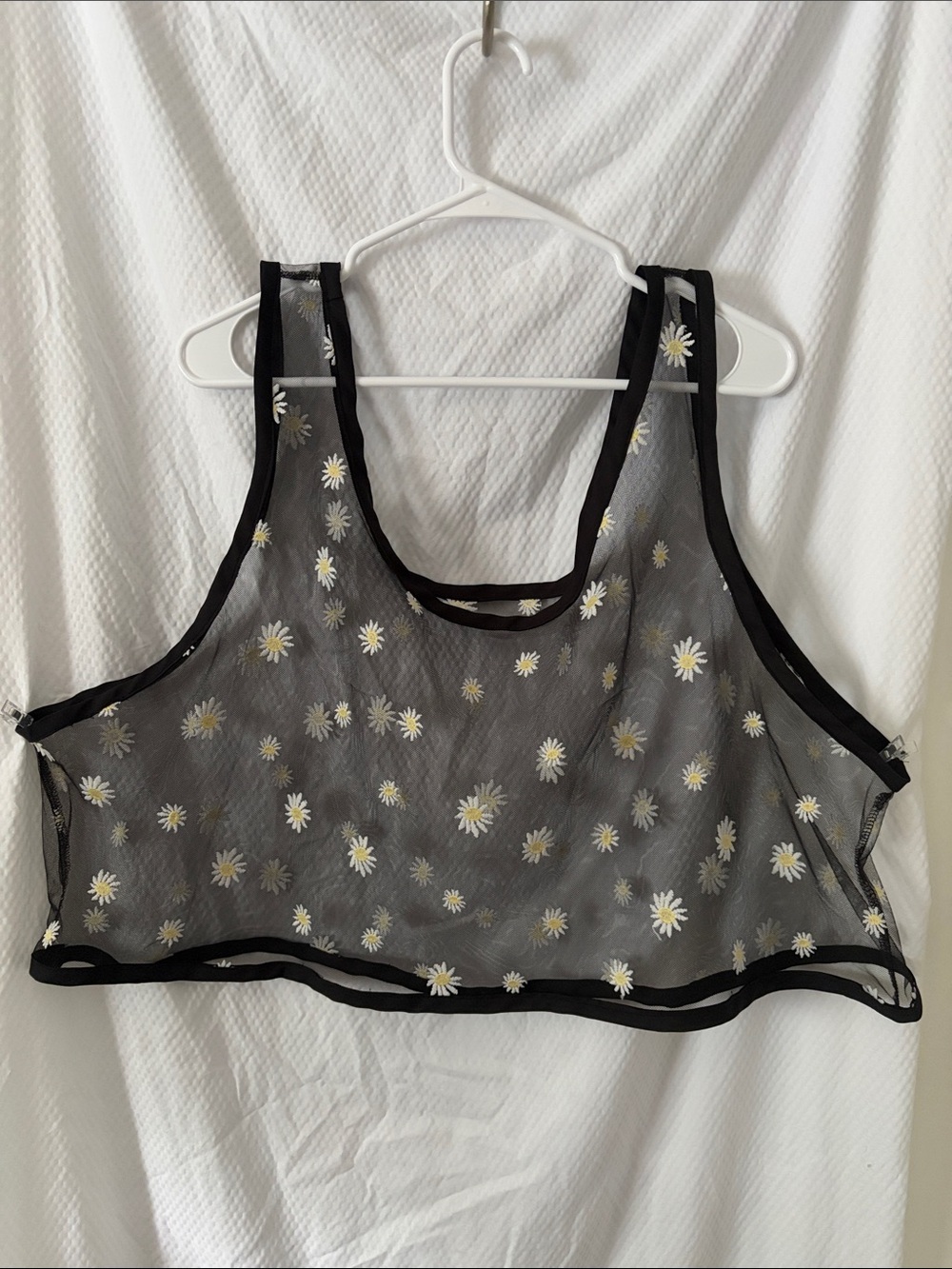 NWT Sheer Embroidered Daisy Mesh Cropped Tank in Black 27” p2p 
/20” Long/28” W